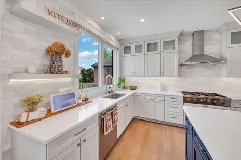616 Birchwood Avenue Des Plaines IL 60018
