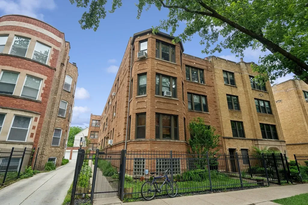 1236 West Carmen Avenue Chicago IL 60640