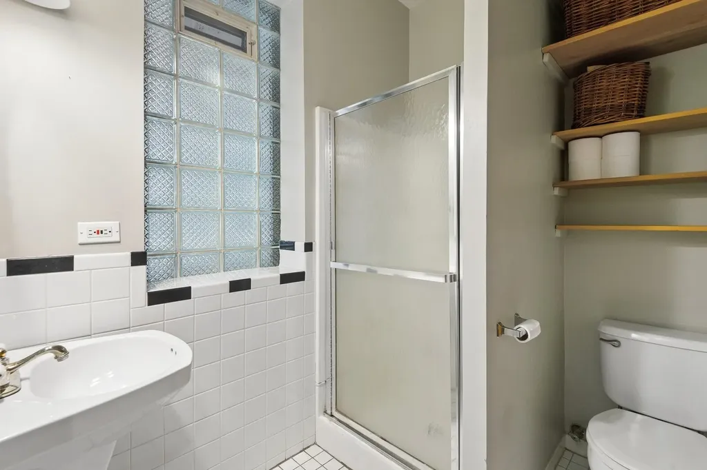 1236 West Carmen Avenue Chicago IL 60640