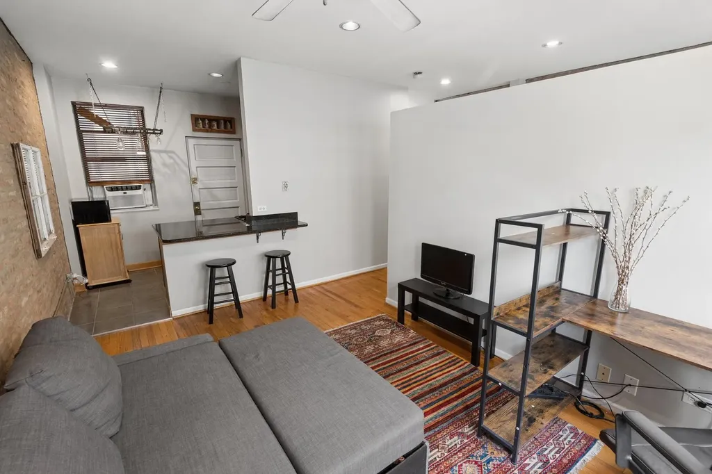 1236 West Carmen Avenue Chicago IL 60640