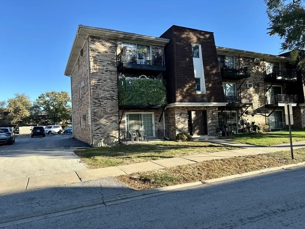 7008 Oconnell Drive Chicago Ridge IL 60415