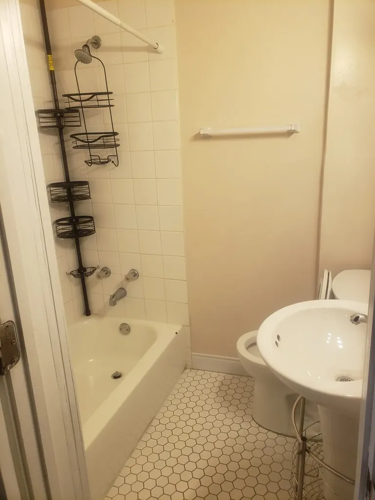 10523 South Corliss Avenue Chicago IL 60628