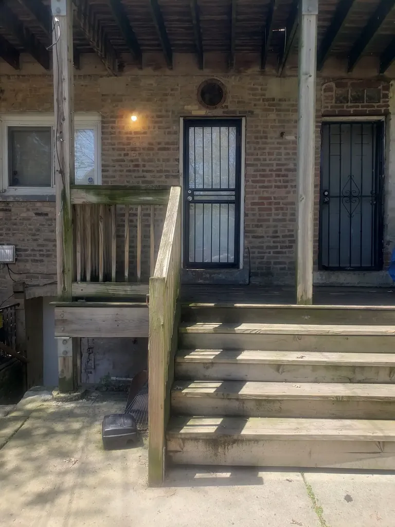 10523 South Corliss Avenue Chicago IL 60628