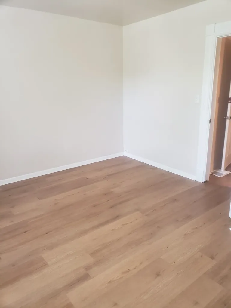 10523 South Corliss Avenue Chicago IL 60628