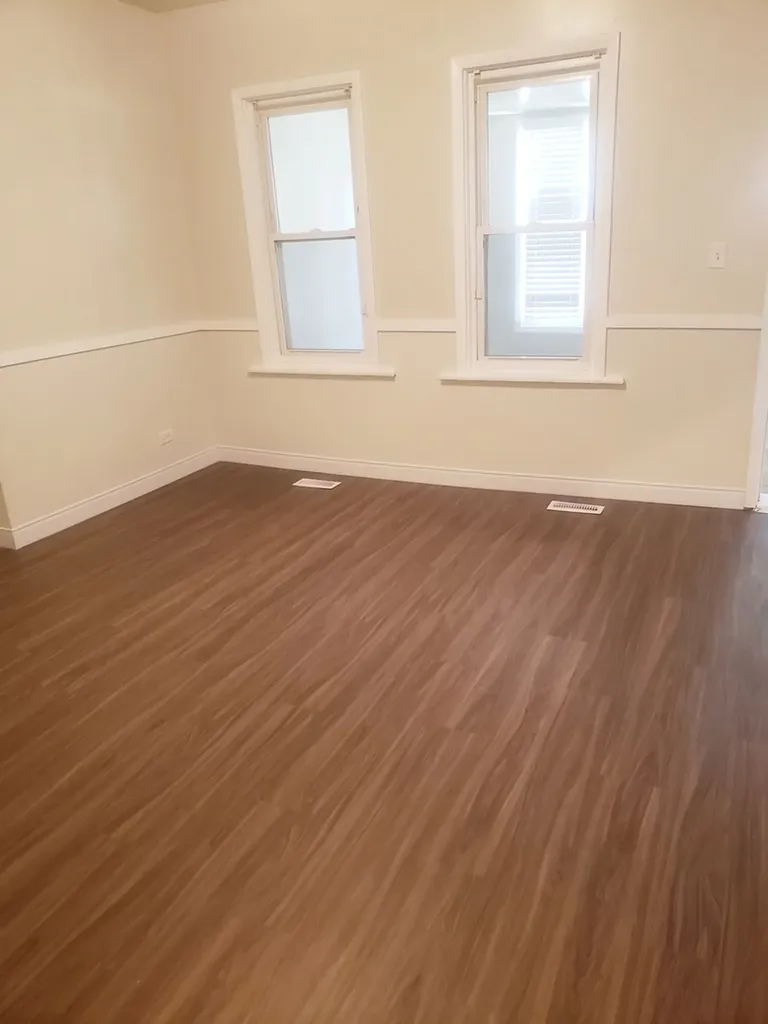 10523 South Corliss Avenue Chicago IL 60628