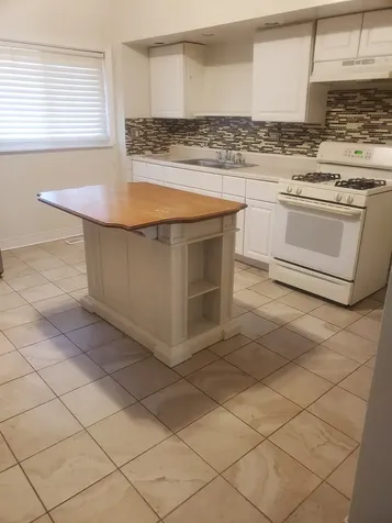 10523 South Corliss Avenue Chicago IL 60628