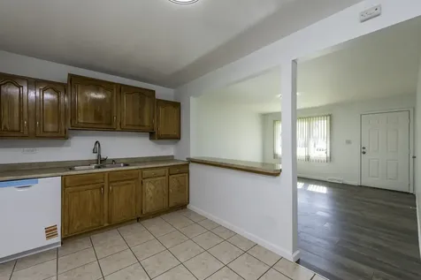 2123 North Mcaree Road Waukegan IL 60087