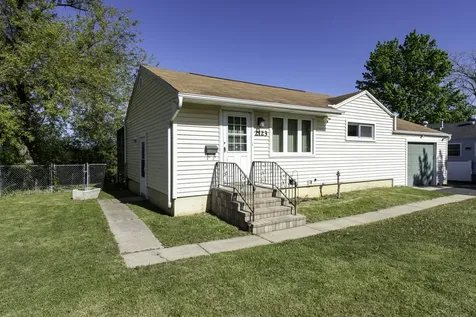2123 North Mcaree Road Waukegan IL 60087