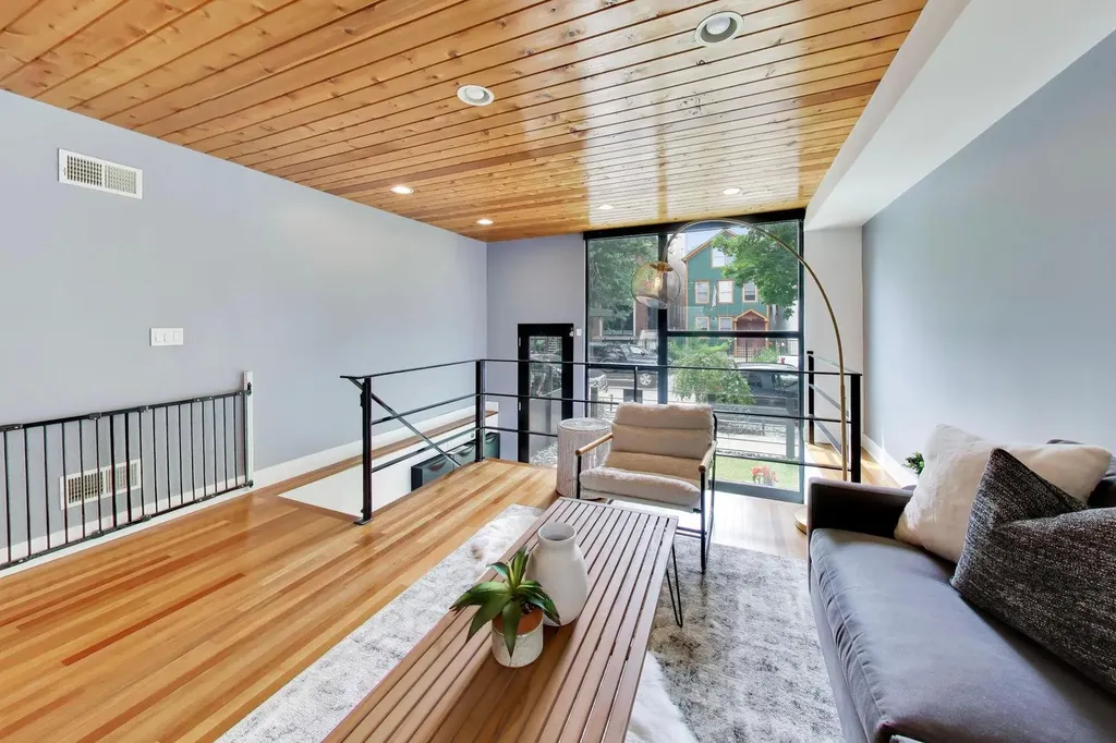 1029 North Honore Street Chicago IL 60622