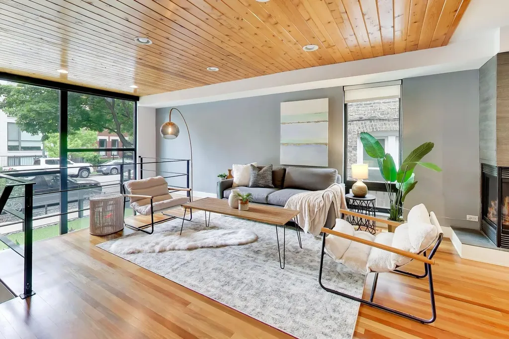 1029 North Honore Street Chicago IL 60622