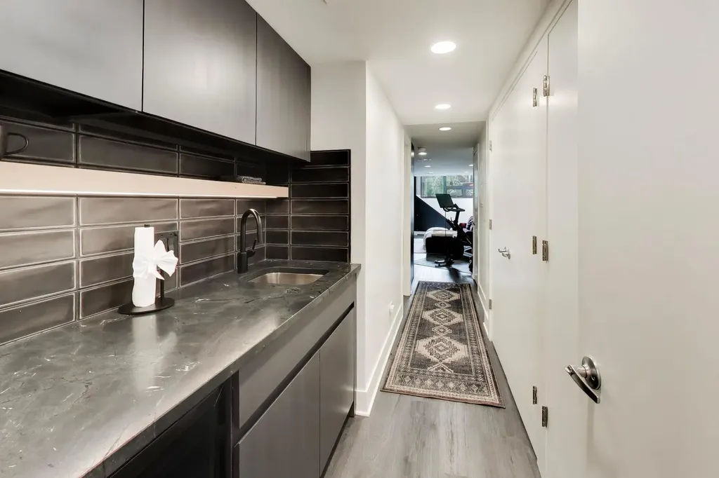 1029 North Honore Street Chicago IL 60622