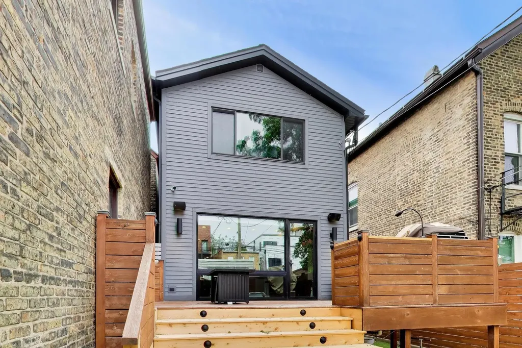 1029 North Honore Street Chicago IL 60622