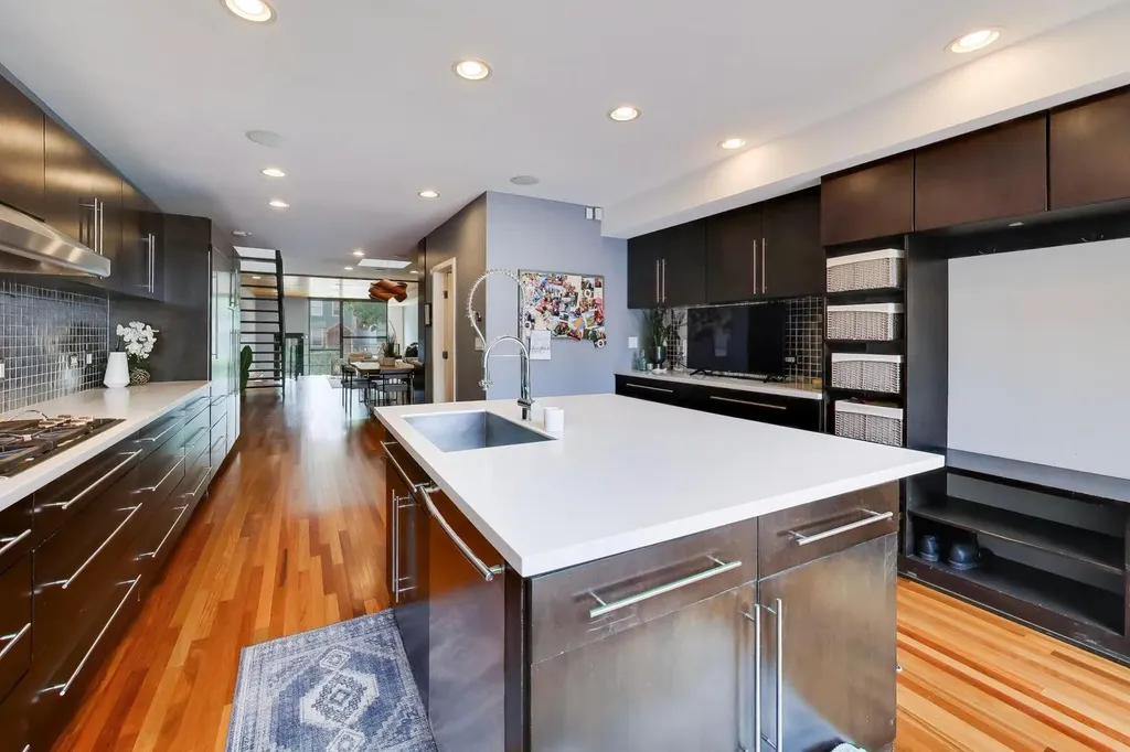 1029 North Honore Street Chicago IL 60622