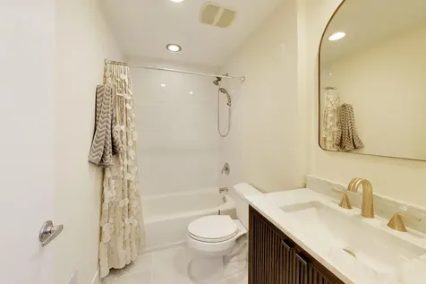 1029 North Honore Street Chicago IL 60622