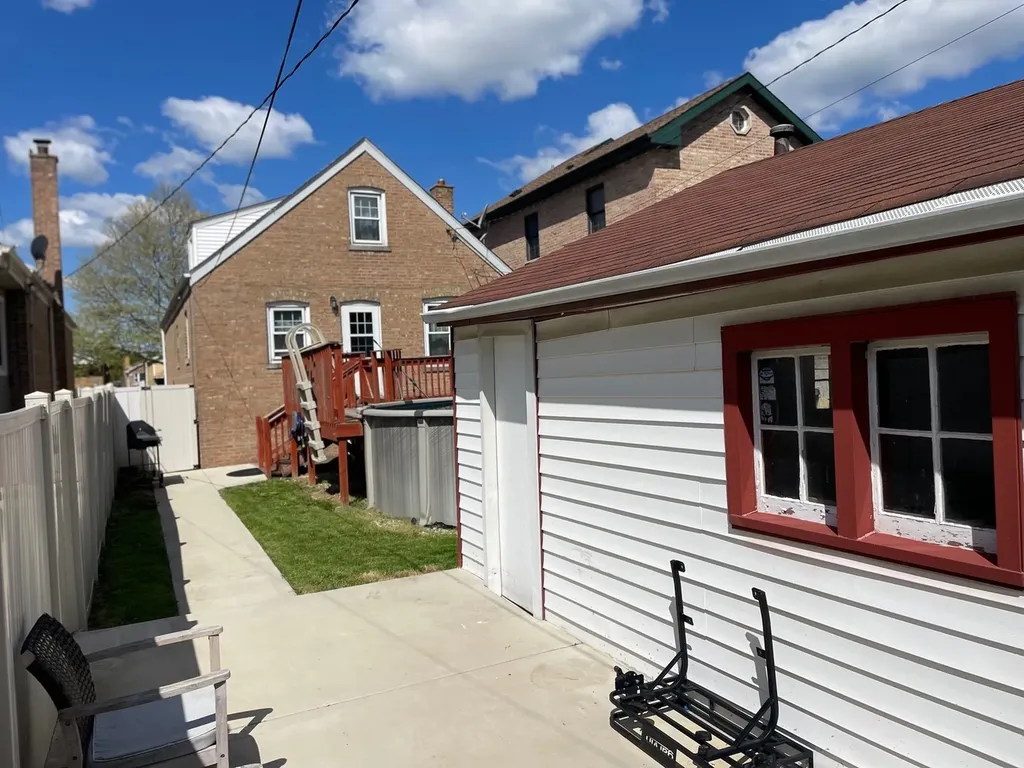 5711 South Menard Avenue Chicago IL 60638