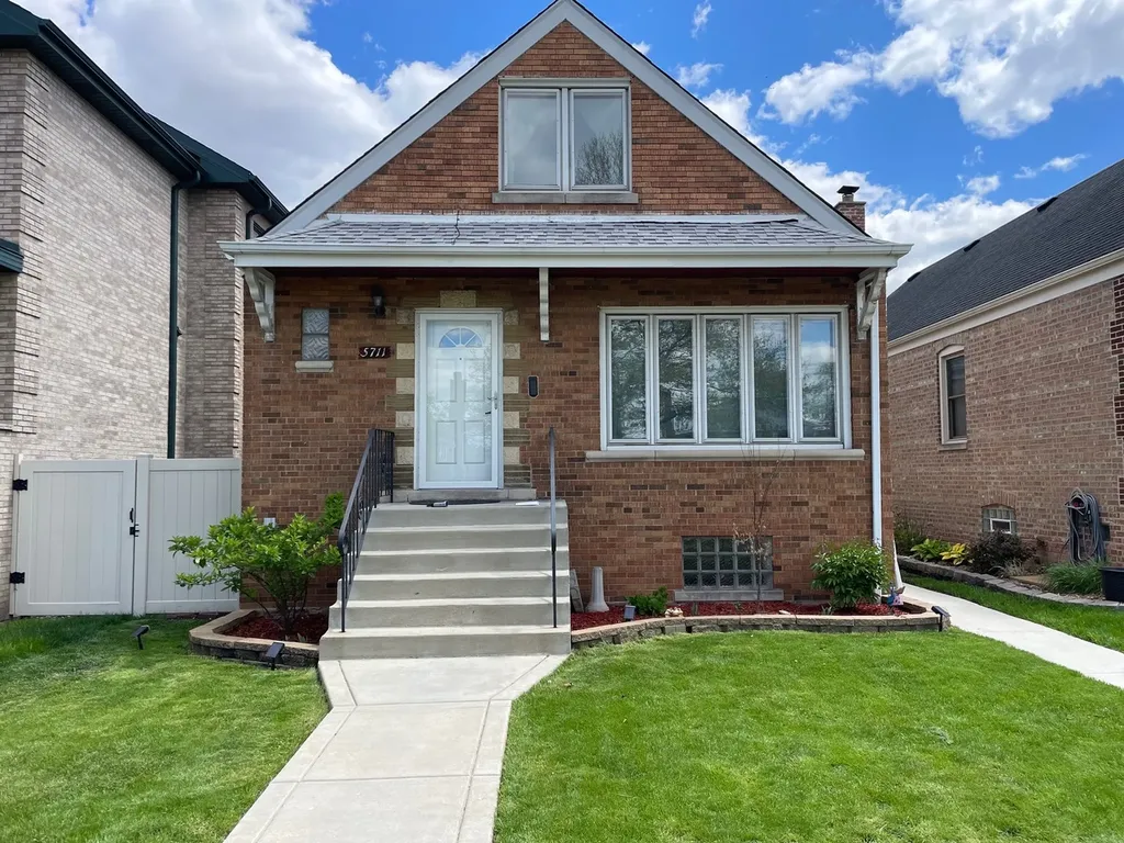 5711 South Menard Avenue Chicago IL 60638