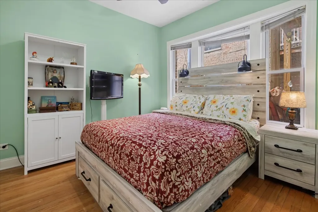 4916 North Kedzie Avenue Chicago IL 60625