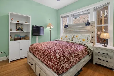 4916 North Kedzie Avenue Chicago IL 60625