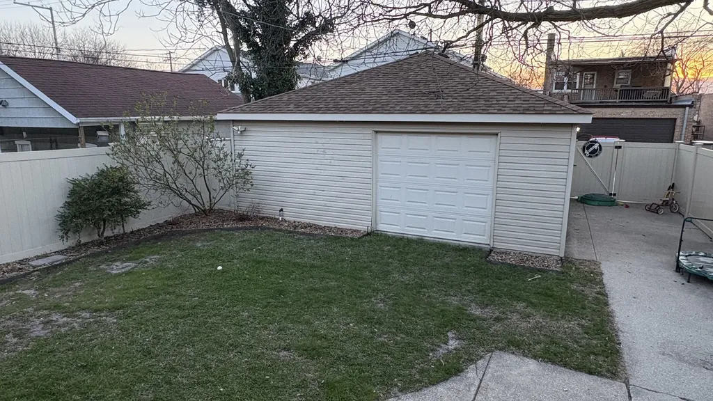 10444 South Troy Street Chicago IL 60655