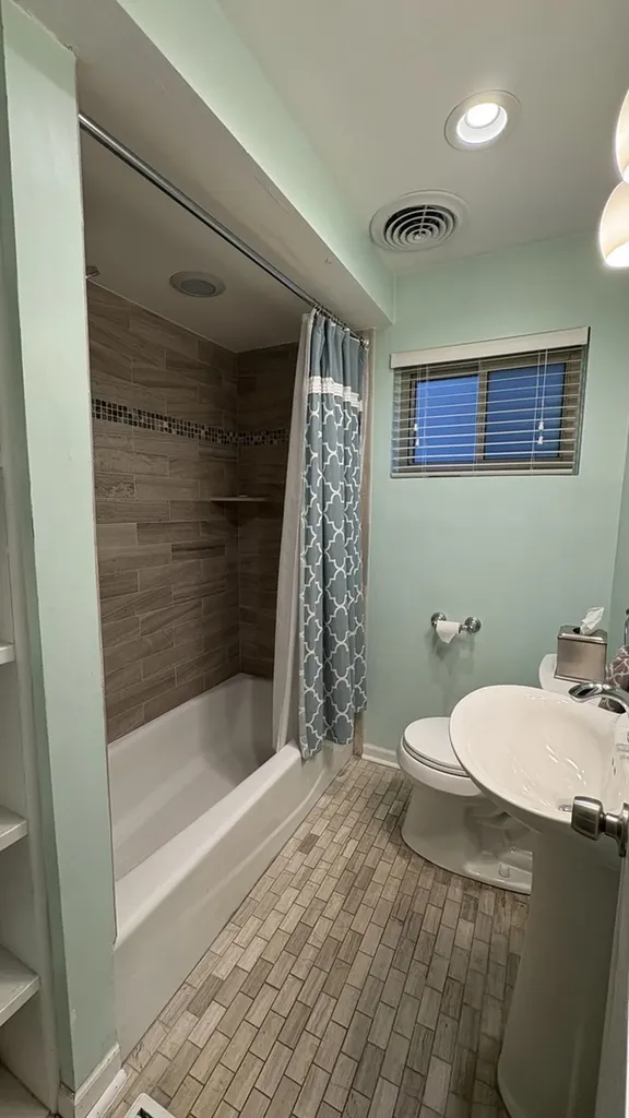 10444 South Troy Street Chicago IL 60655