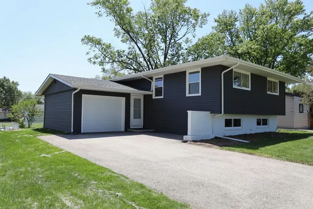 2541 75TH Street Woodridge IL 60517