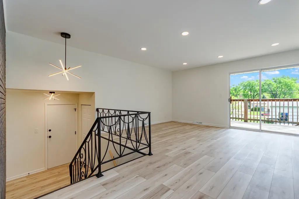 2541 75TH Street Woodridge IL 60517