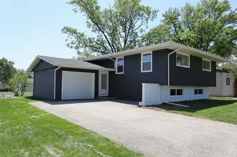 2541 75TH Street Woodridge IL 60517