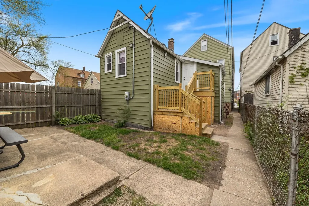 3017 East 83rd Street Chicago IL 60617