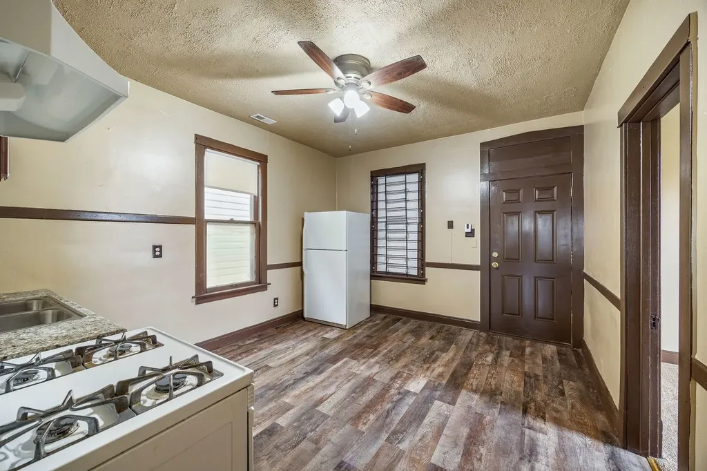 3017 East 83rd Street Chicago IL 60617