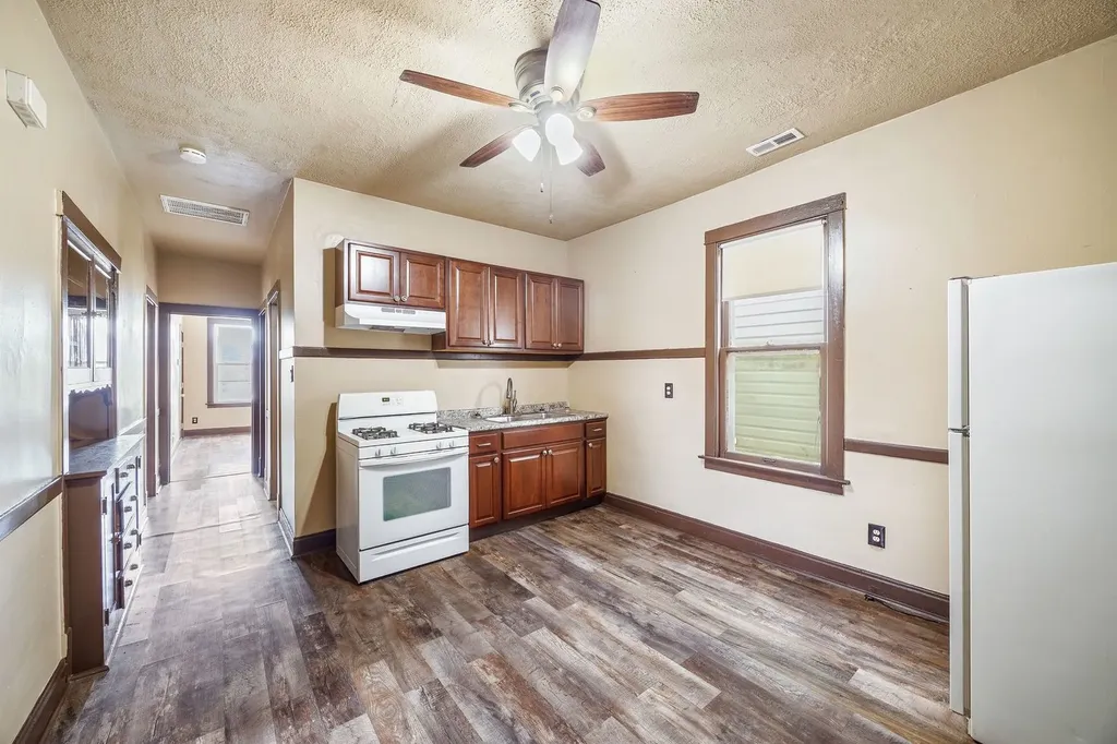 3017 East 83rd Street Chicago IL 60617