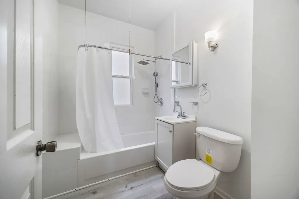 3017 East 83rd Street Chicago IL 60617