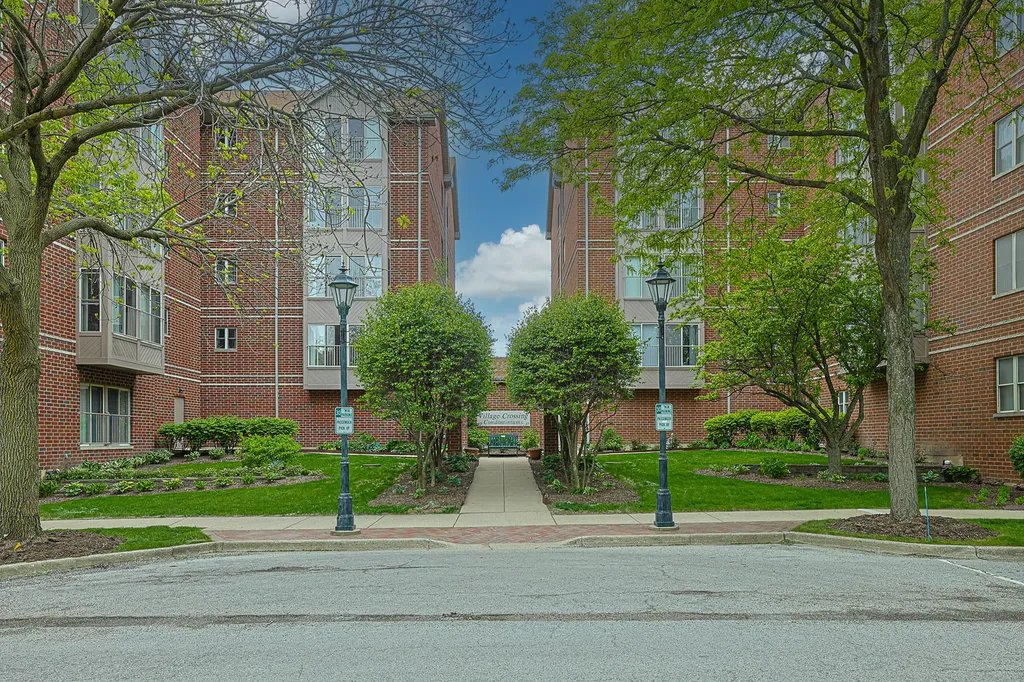 27 East Hattendorf Avenue Roselle IL 60172
