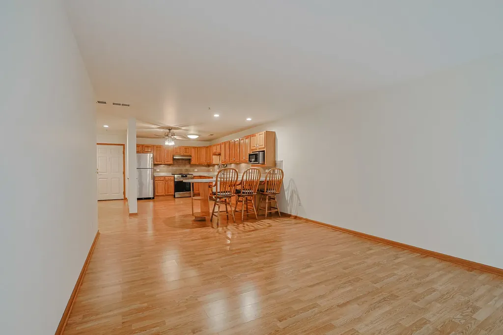 27 East Hattendorf Avenue Roselle IL 60172