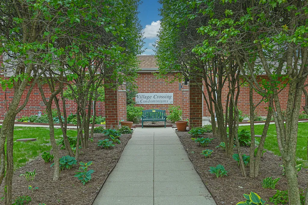 27 East Hattendorf Avenue Roselle IL 60172