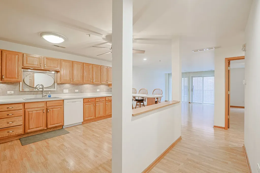 27 East Hattendorf Avenue Roselle IL 60172