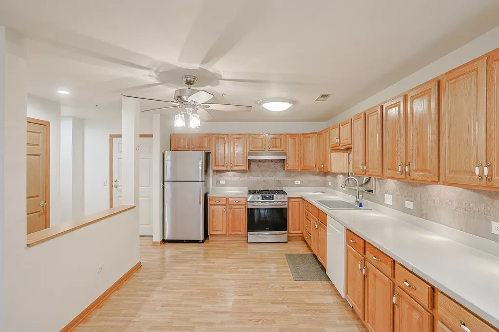 27 East Hattendorf Avenue Roselle IL 60172