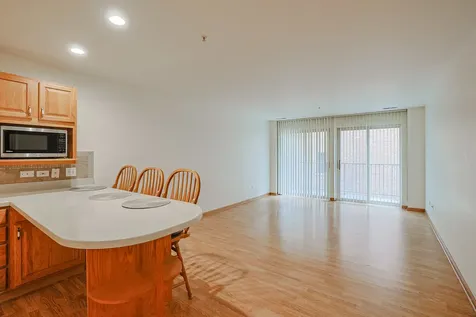 27 East Hattendorf Avenue Roselle IL 60172