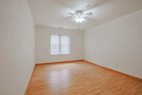 27 East Hattendorf Avenue Roselle IL 60172