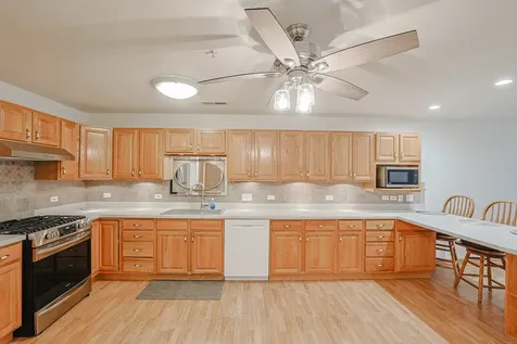 27 East Hattendorf Avenue Roselle IL 60172