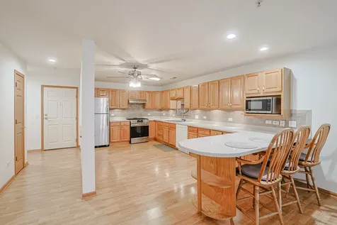 27 East Hattendorf Avenue Roselle IL 60172