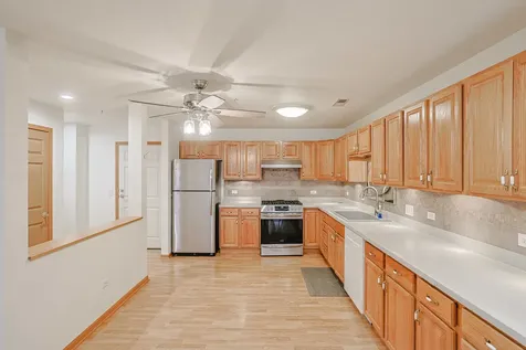 27 East Hattendorf Avenue Roselle IL 60172