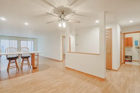 27 East Hattendorf Avenue Roselle IL 60172
