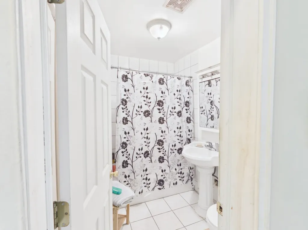2711 West Haddon Avenue Chicago IL 60622