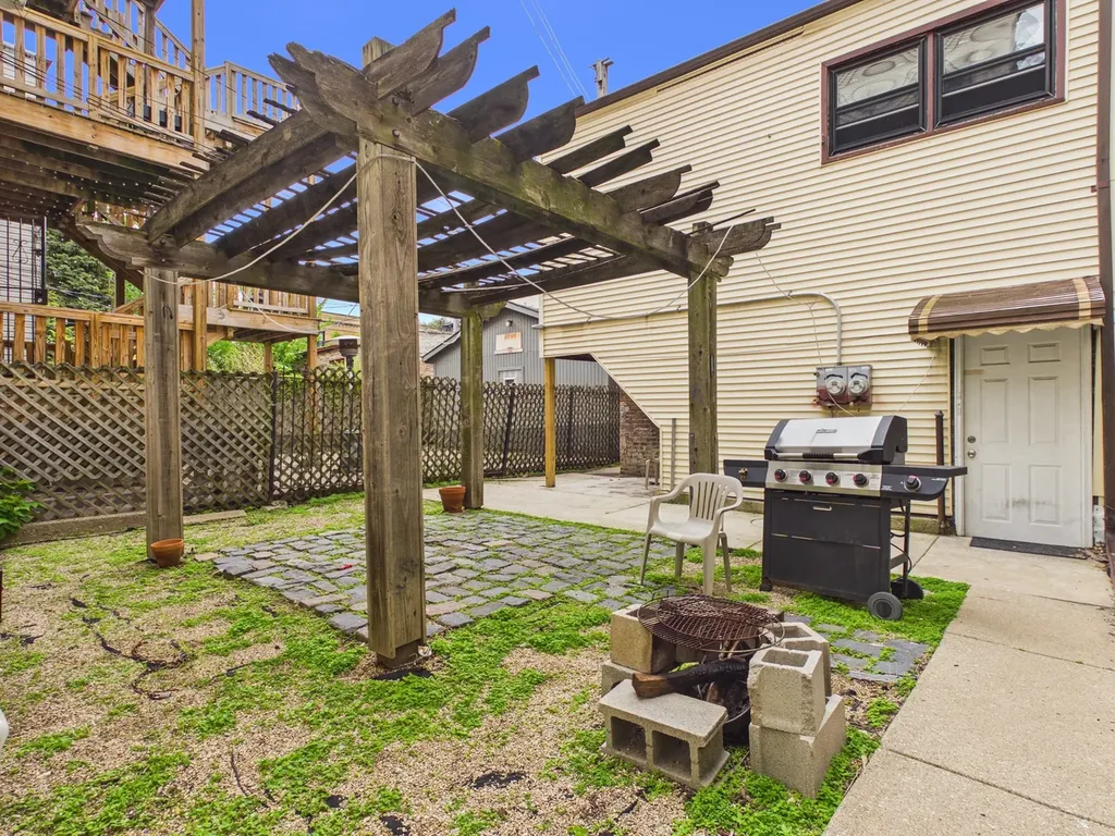 2711 West Haddon Avenue Chicago IL 60622