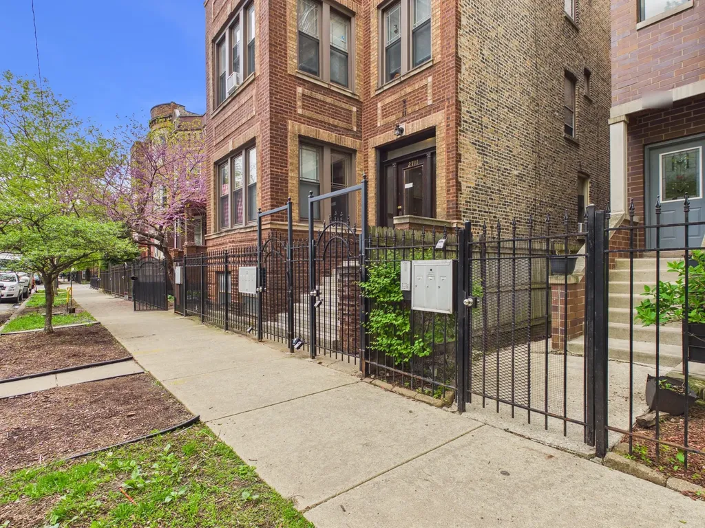 2711 West Haddon Avenue Chicago IL 60622