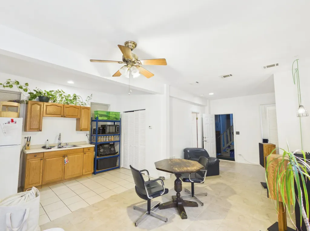 2711 West Haddon Avenue Chicago IL 60622