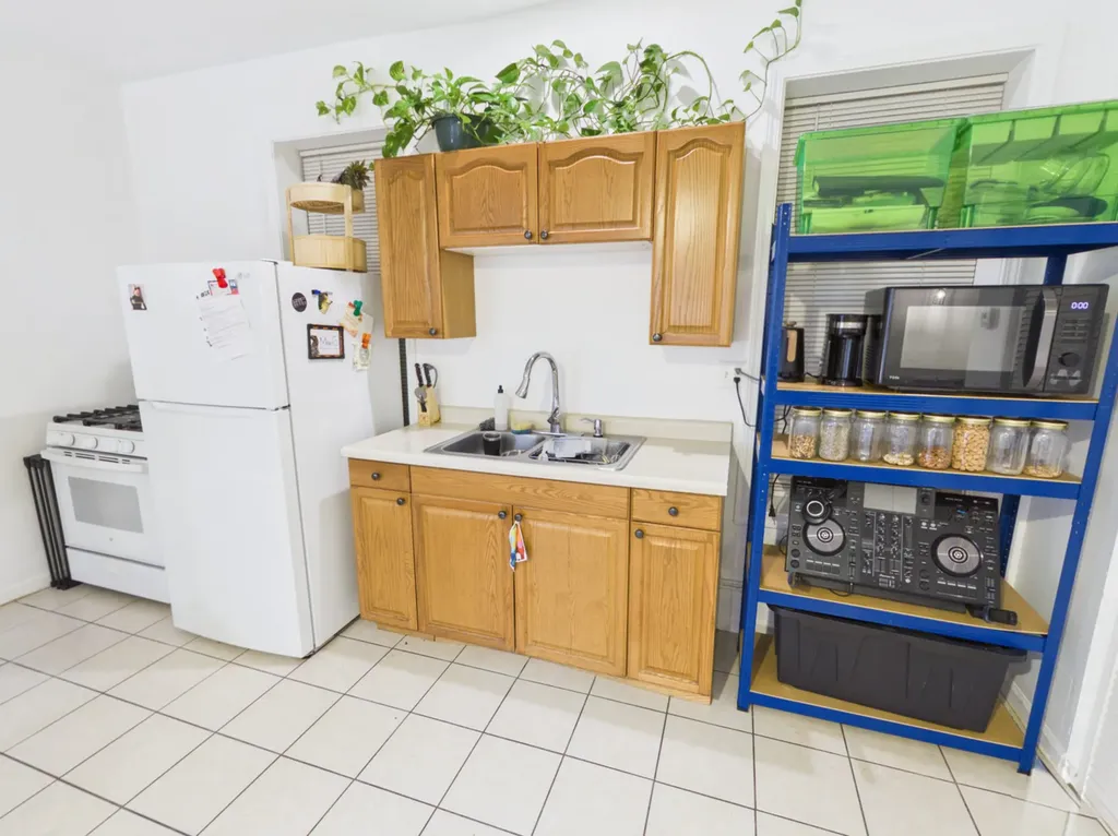 2711 West Haddon Avenue Chicago IL 60622