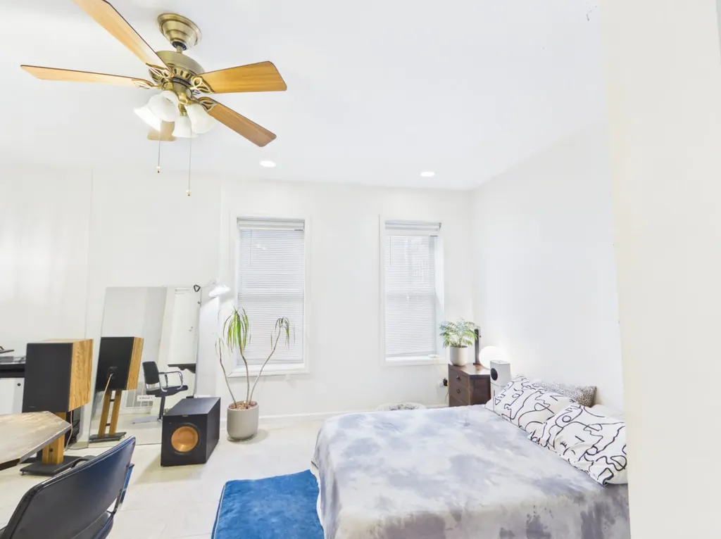 2711 West Haddon Avenue Chicago IL 60622