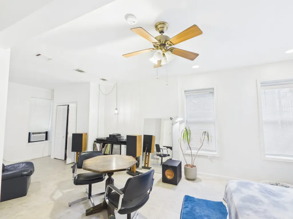 2711 West Haddon Avenue Chicago IL 60622