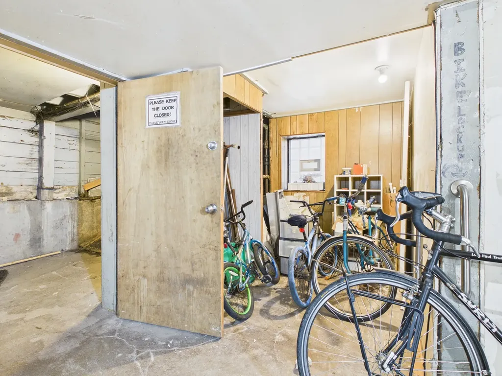 2711 West Haddon Avenue Chicago IL 60622